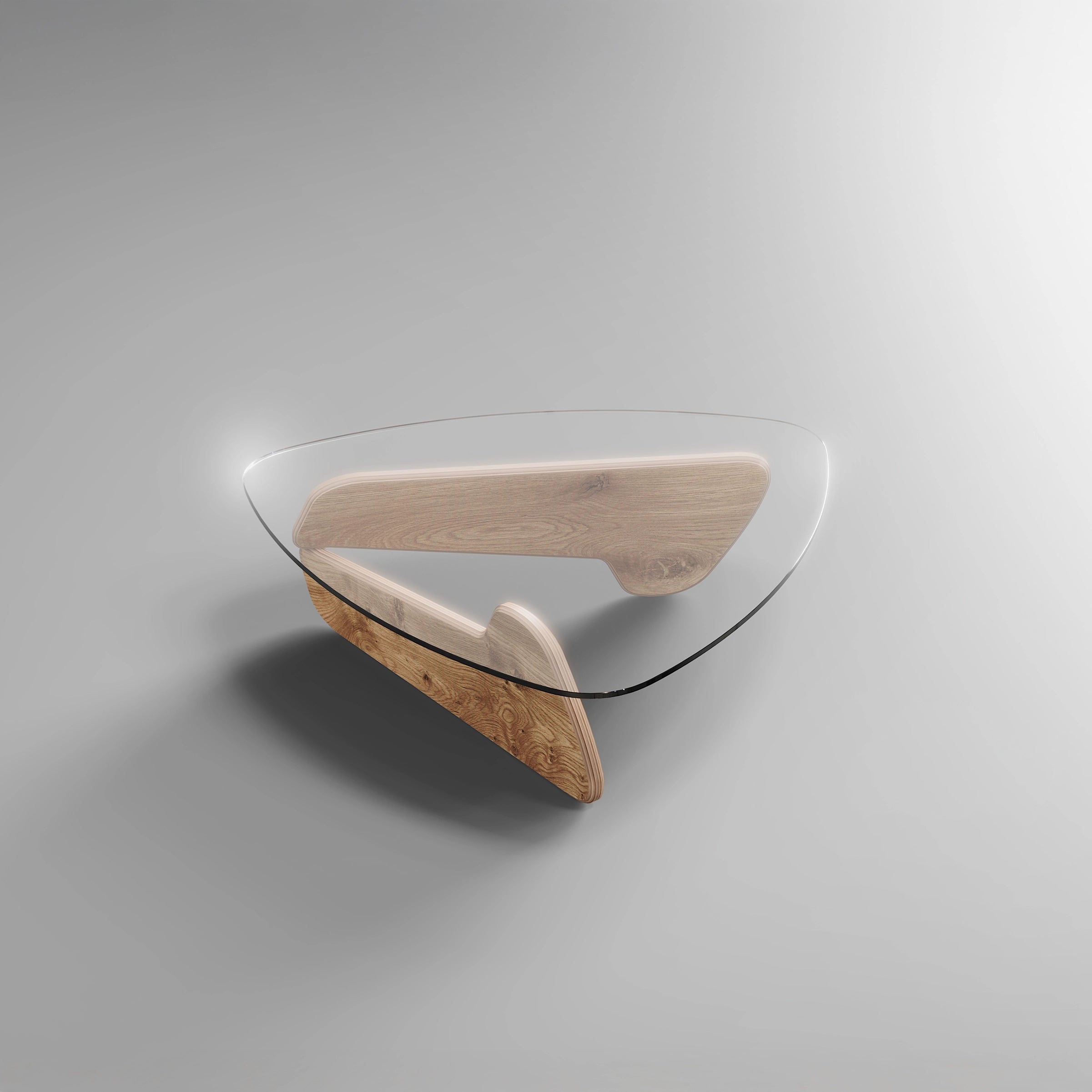 Designer-Couchtisch mit asymmetrischer Glasplatte und minimalistischem Holzuntergestell