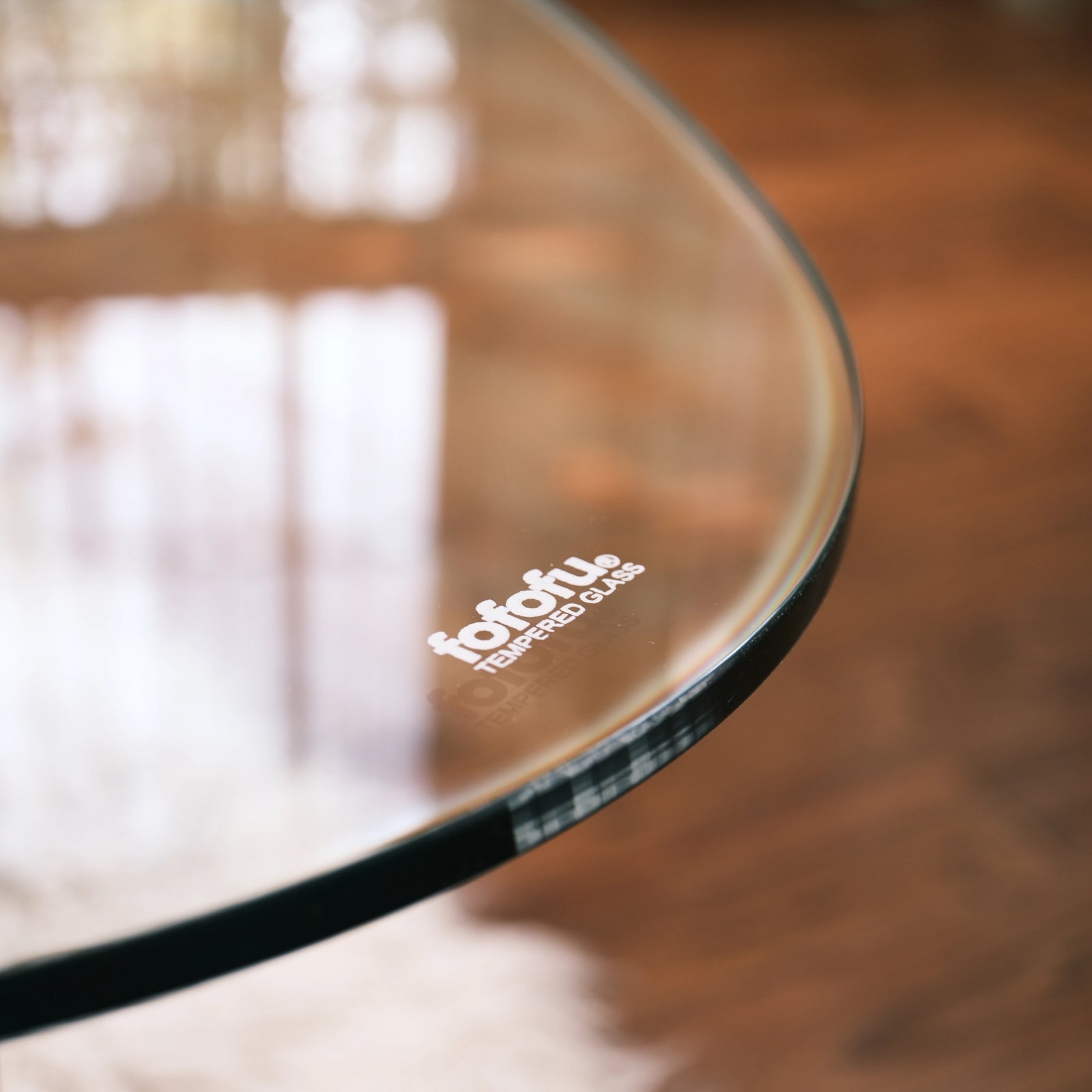 Detail der Sicherheitsglasplatte mit fofofu® Branding – abgerundeter Rand und hochwertige Verarbeitung